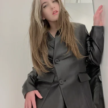 Holly 🖤