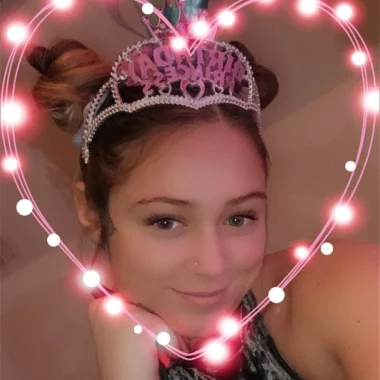 J😘