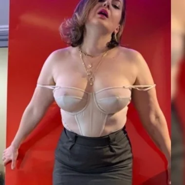 Scarlett_nylons
