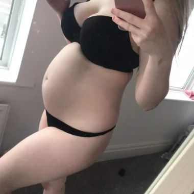 Pregnant Sexy Holly😈😈