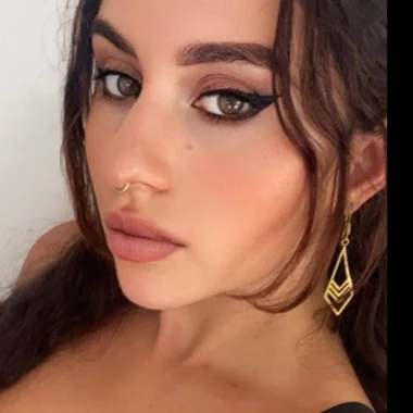 💋 Nadia